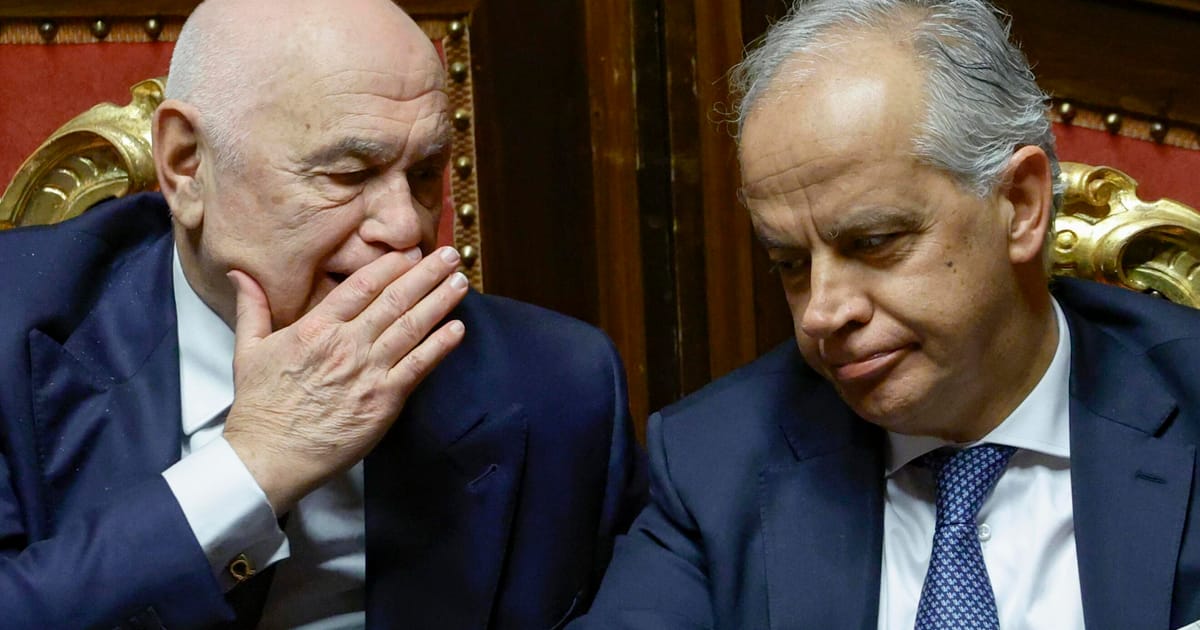 Trei oficiali italieni acuzati de ajutor unui lider libian