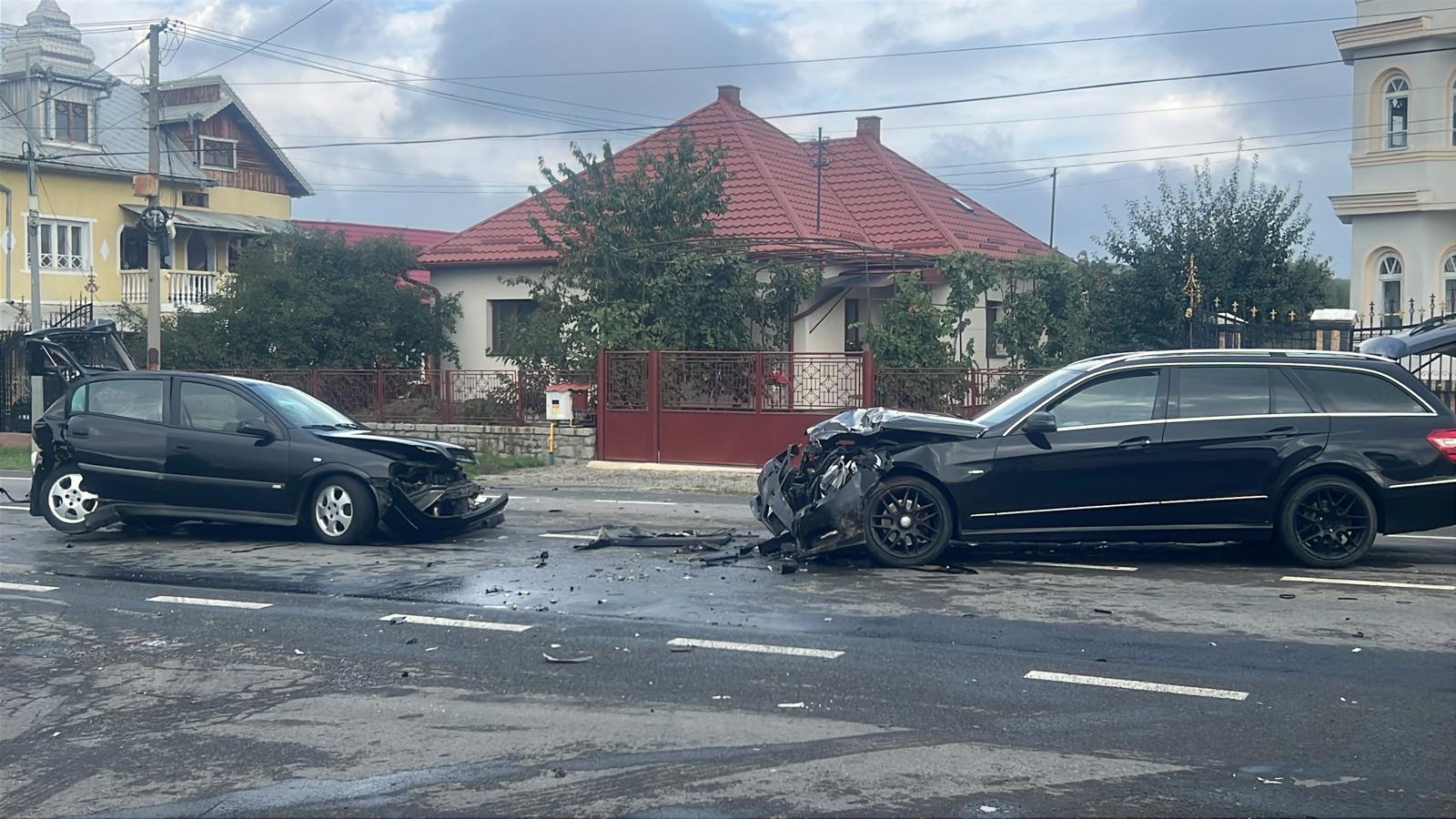 Accident intre un autotren si trei masini copil spitalizat
