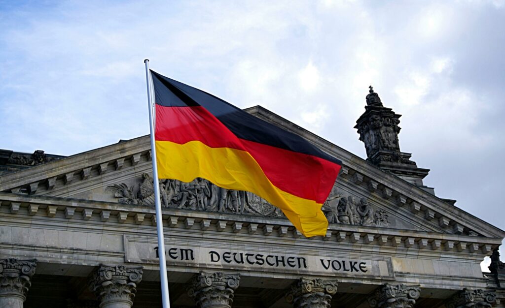 Germania trimite tineri voluntari in zonele cu migranti