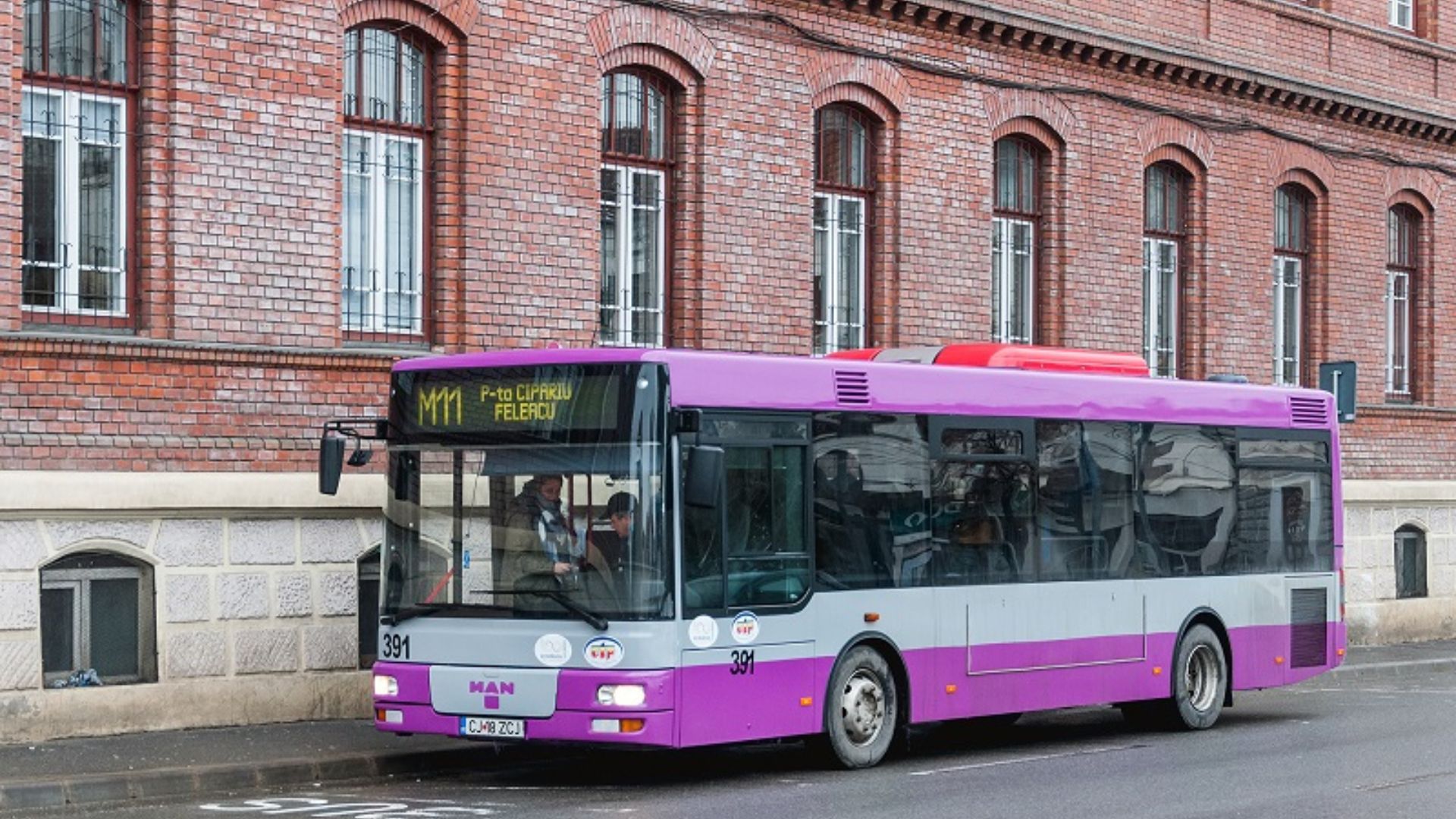 Motivul pentru care clujenii au asteptat inutil in statia de autobuz