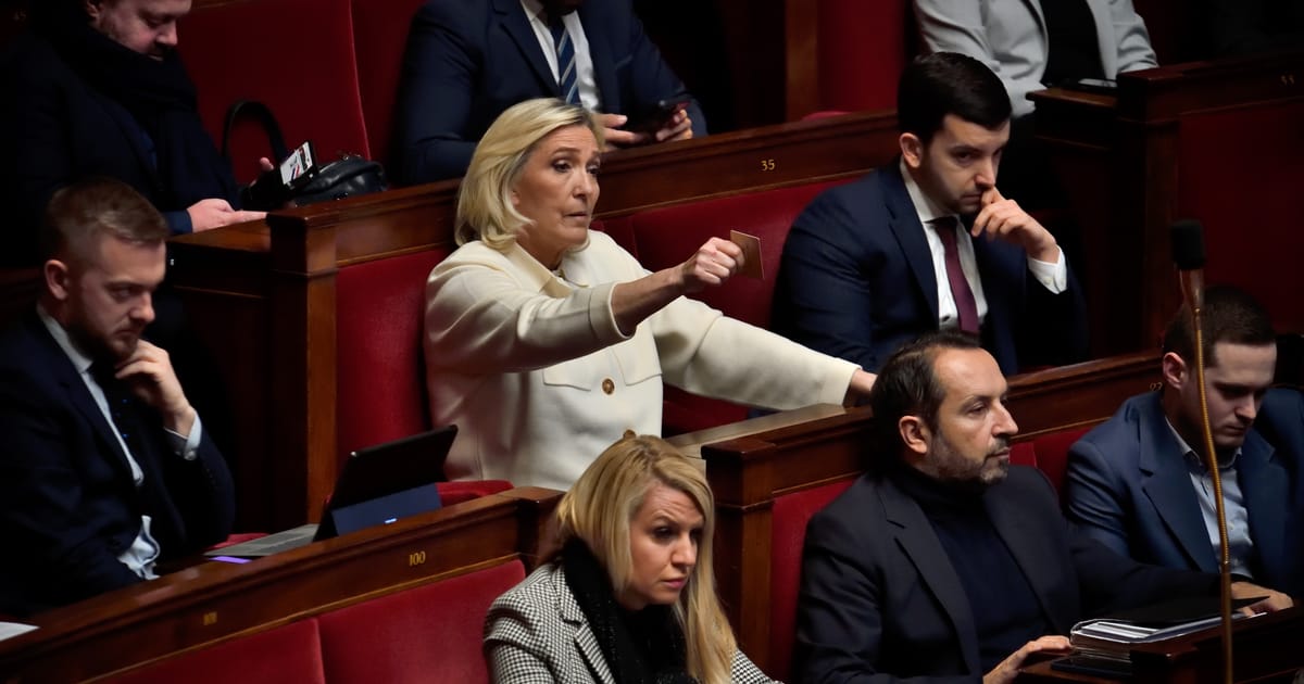 Partidul lui Le Pen castiga functii in parlamentul francez