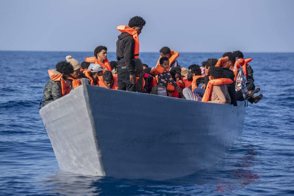 Sapte migranti au murit cand barca s a rasturnat