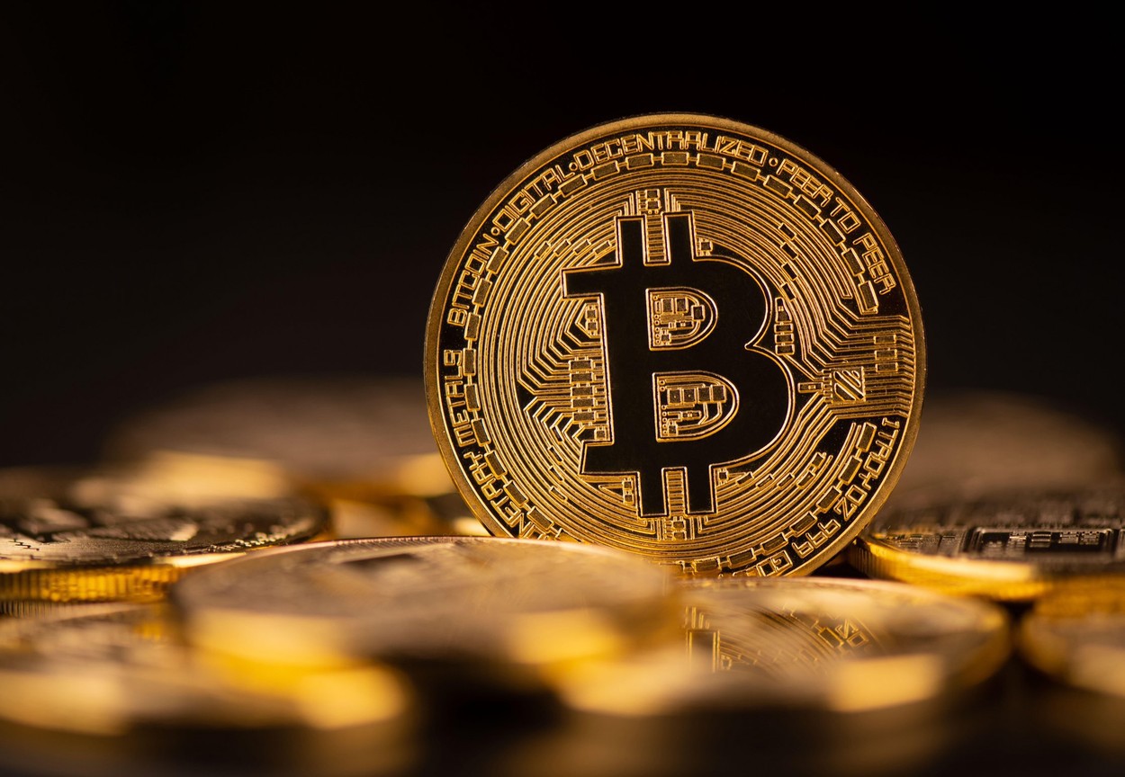 Bitcoin se prabuseste Piata cripto pierde 300 miliarde USD