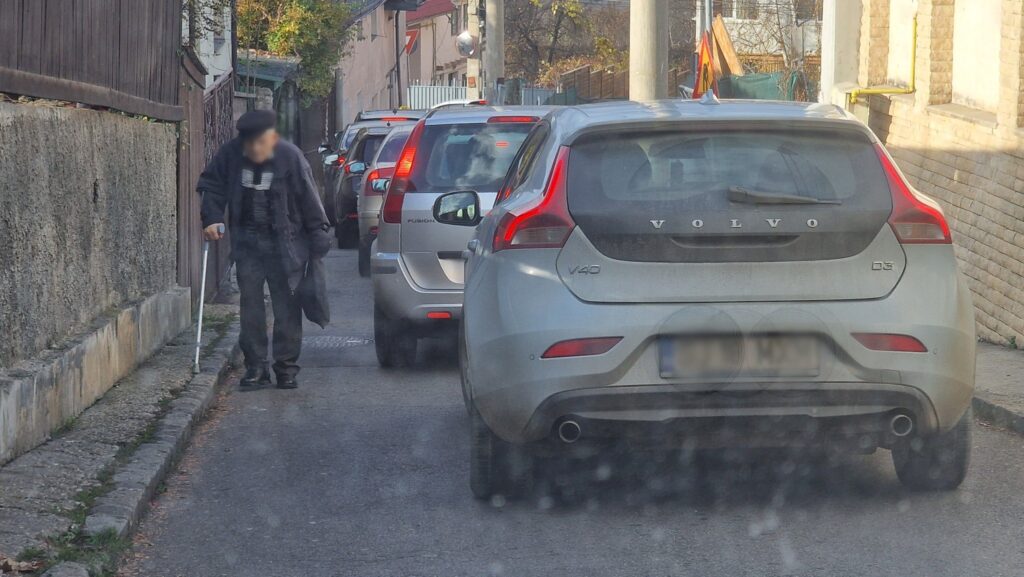 Imaginea din Cluj Napoca Batranii nu au unde merge