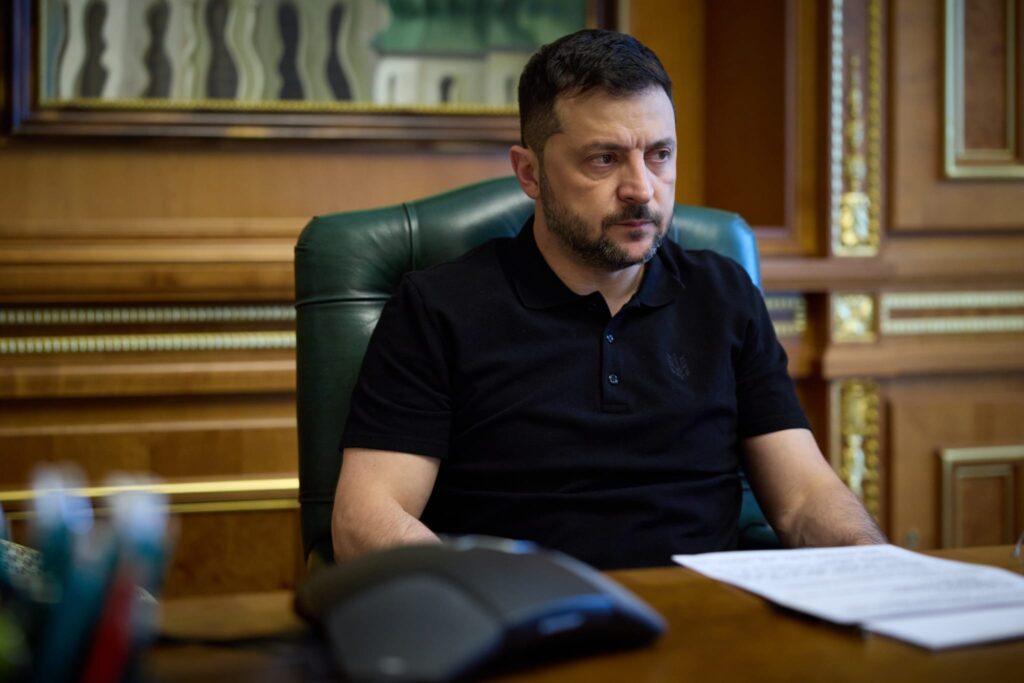 Ofiterii anticoruptie din Ucraina confisca biroul lui Zelenski
