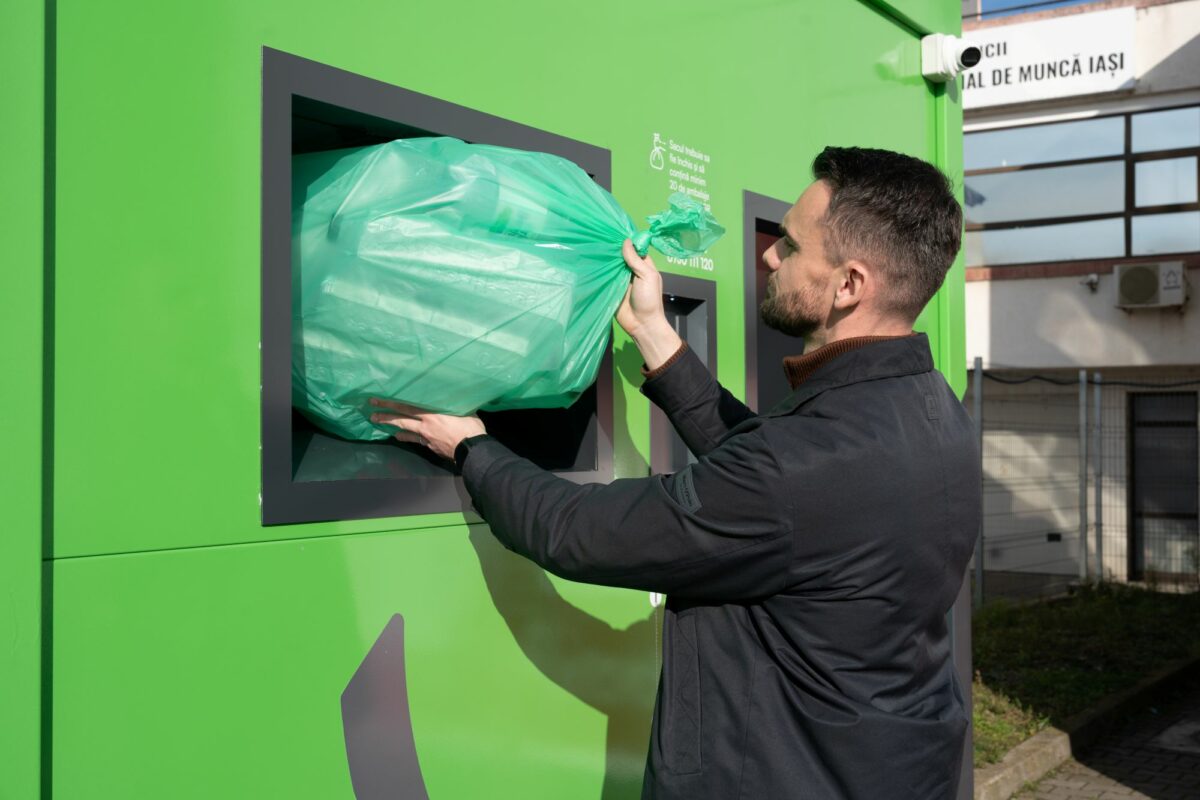 Tanar roman a inventat sistem pentru colectarea PET urilor