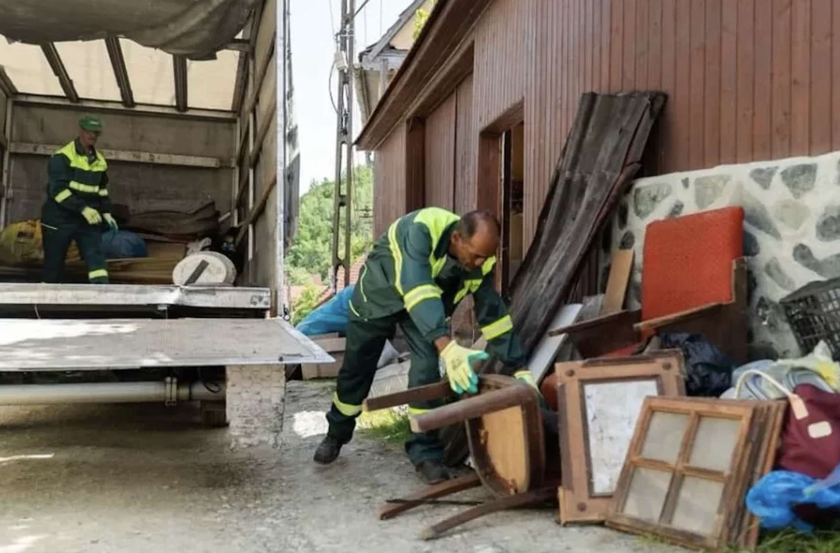 Vrei sa te debarasezi de mobila veche si hainele inutile