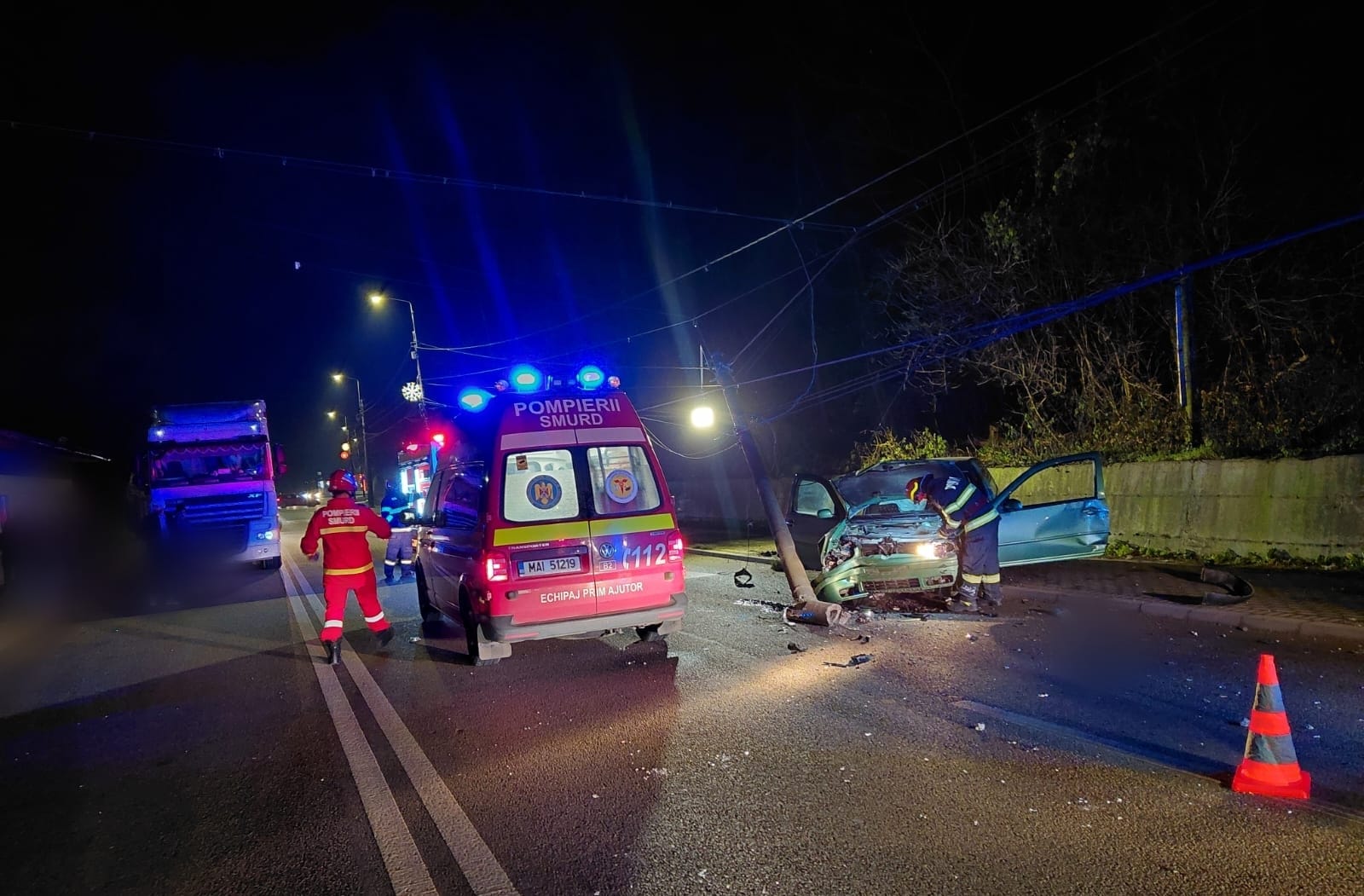Accident intre TIR si masina in Cluj tanara ranita