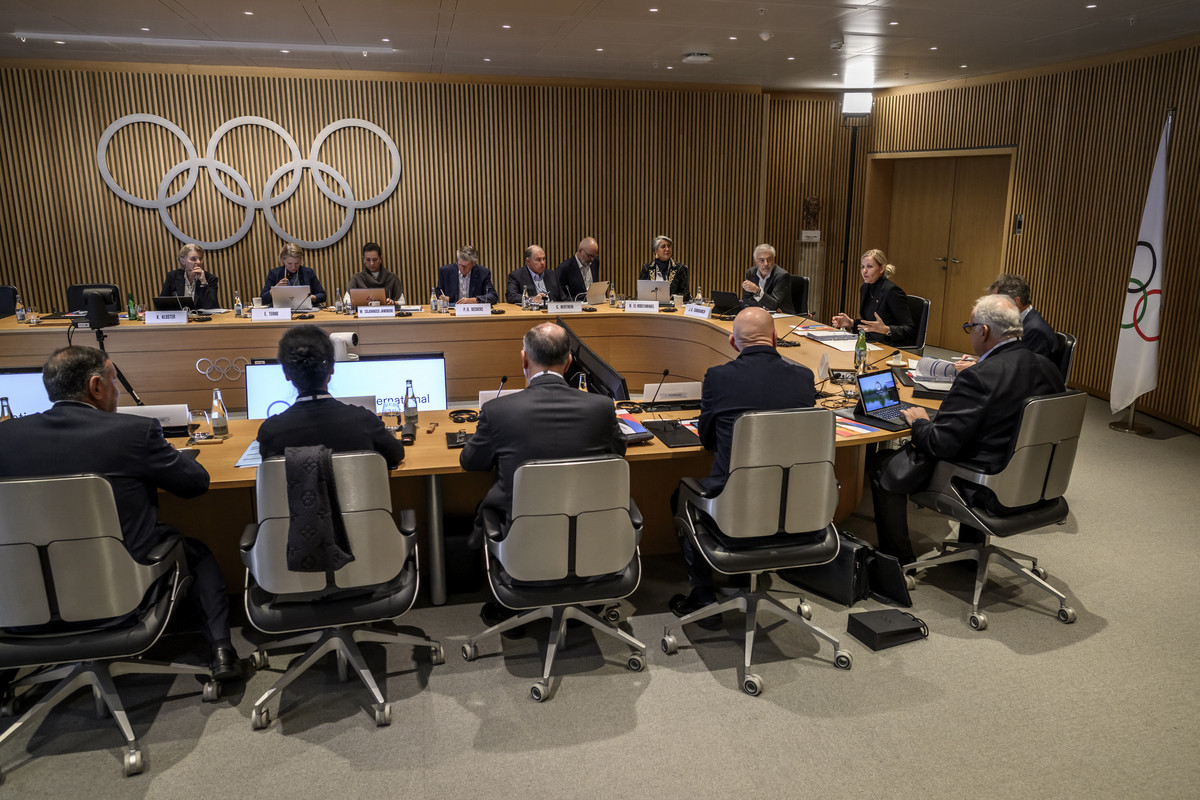 Comitetul Olympic Rusii ar trebui sa concureze sub steagul lor