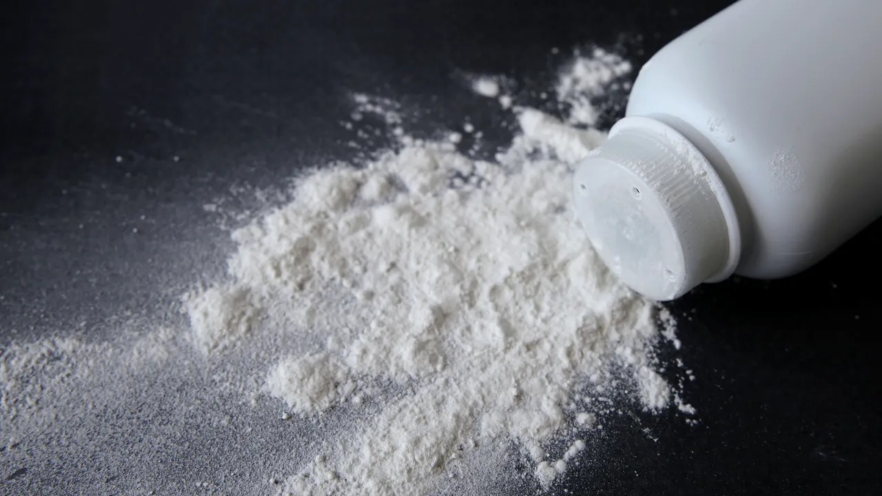 Johnson Johnson trebuie sa plateasca 40 de milioane de dolari femeilor afectate de talc