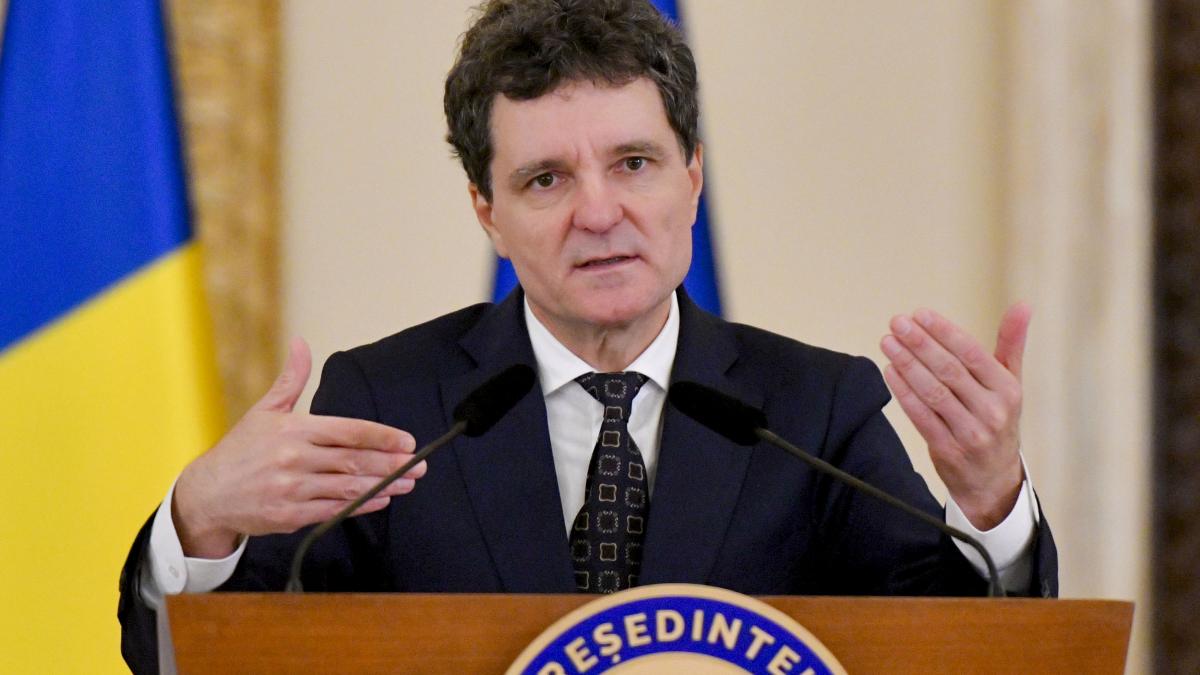 Nicusar Dan face prima vizita oficiala in Franta