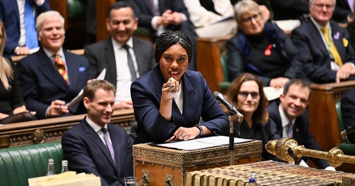 PMQs Badenoch isi bate joc de rivalul lui Starmer