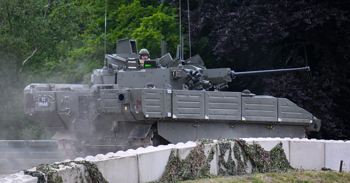 Teste ale vehiculului blindat UK Ajax suspendate dupa ranirea unui soldat