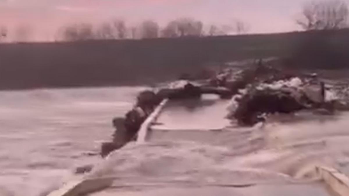 Un pod s a prabusit in Calarasi dupa deschiderea barajului Mihailesti