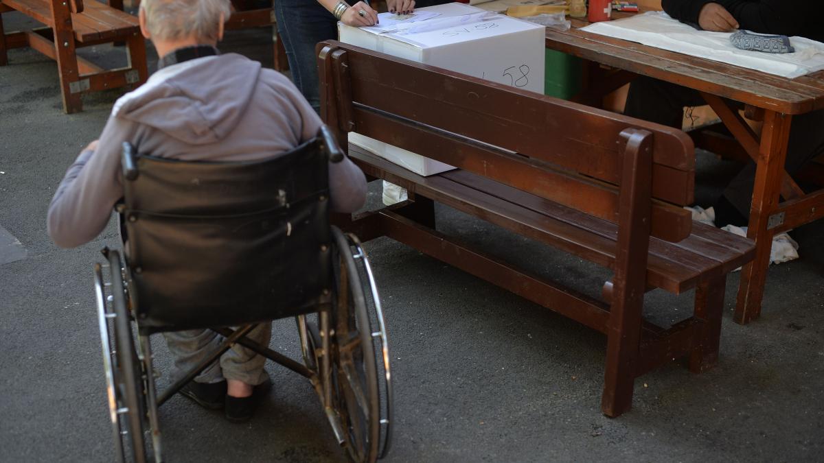 Zeci de mii de pacienti cu dizabilitati risca indemnizatii