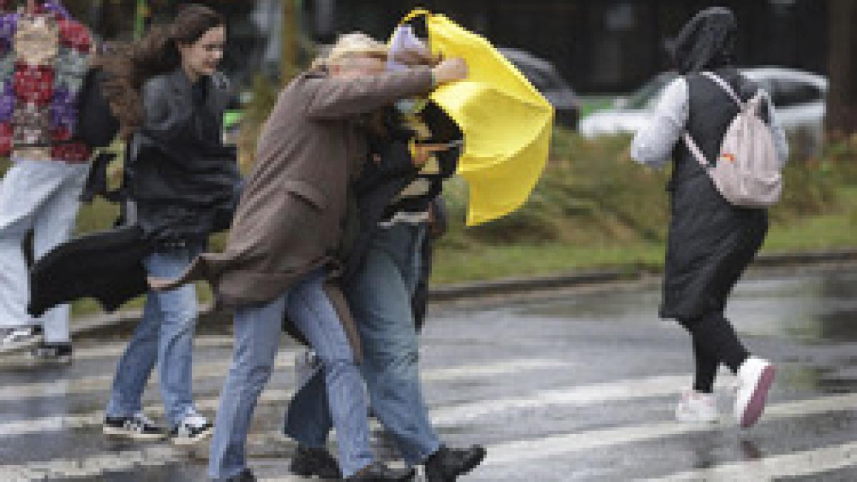 Avertizare ANM Cod galben pentru vant ploi si viscol La munte rafelele vor depasi 100 km h