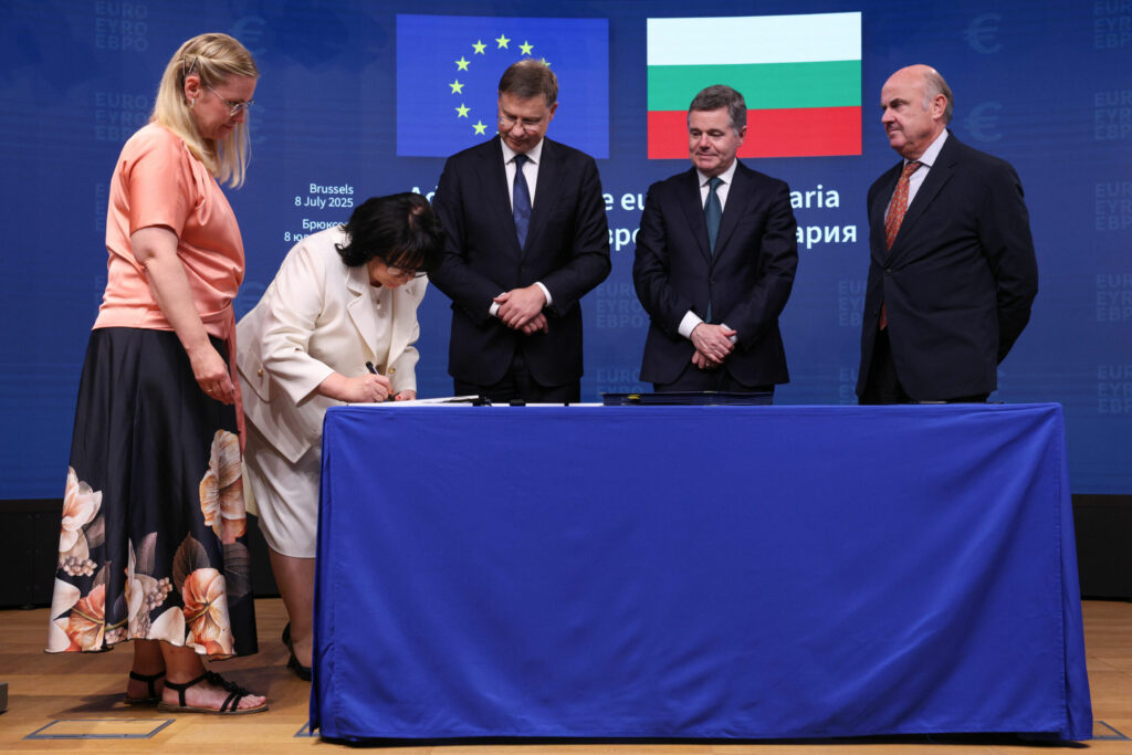 Bulgaria adopta moneda euro