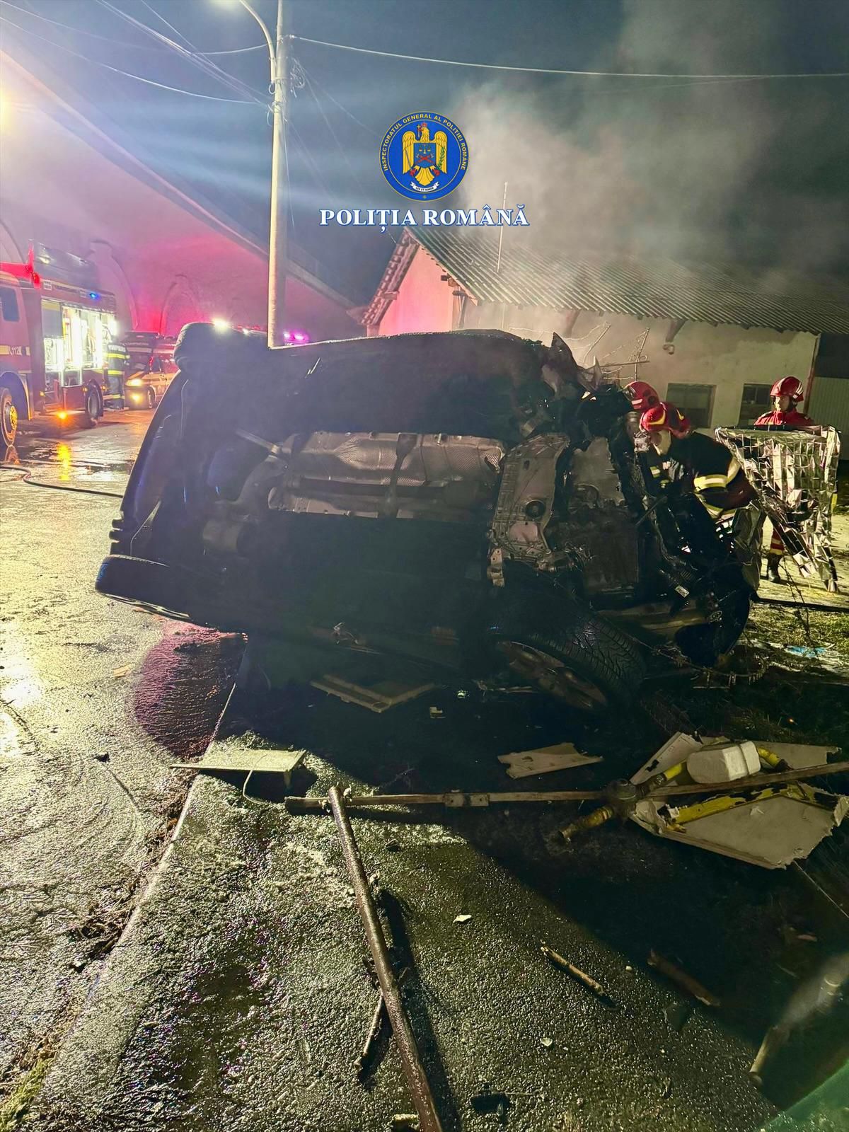 Doi tineri au decedat dupa ce masina a ars