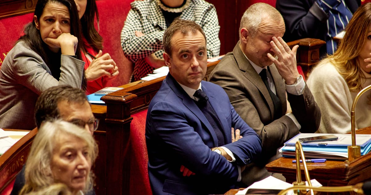 Guvernul francez trece cu bine prin voturile de neincredere referitoare la buget