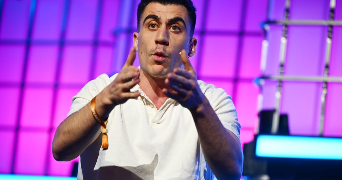 Influencerul MEP Panayiotou provoaca indignare utilizand un termen peiorativ pentru a se referi la sportivii paralimpici