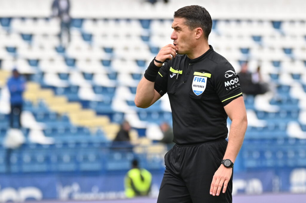 Istvan Kovacs arbitru la meciul Borussia Inter in ultima runda a grupelor din Liga Campionilor