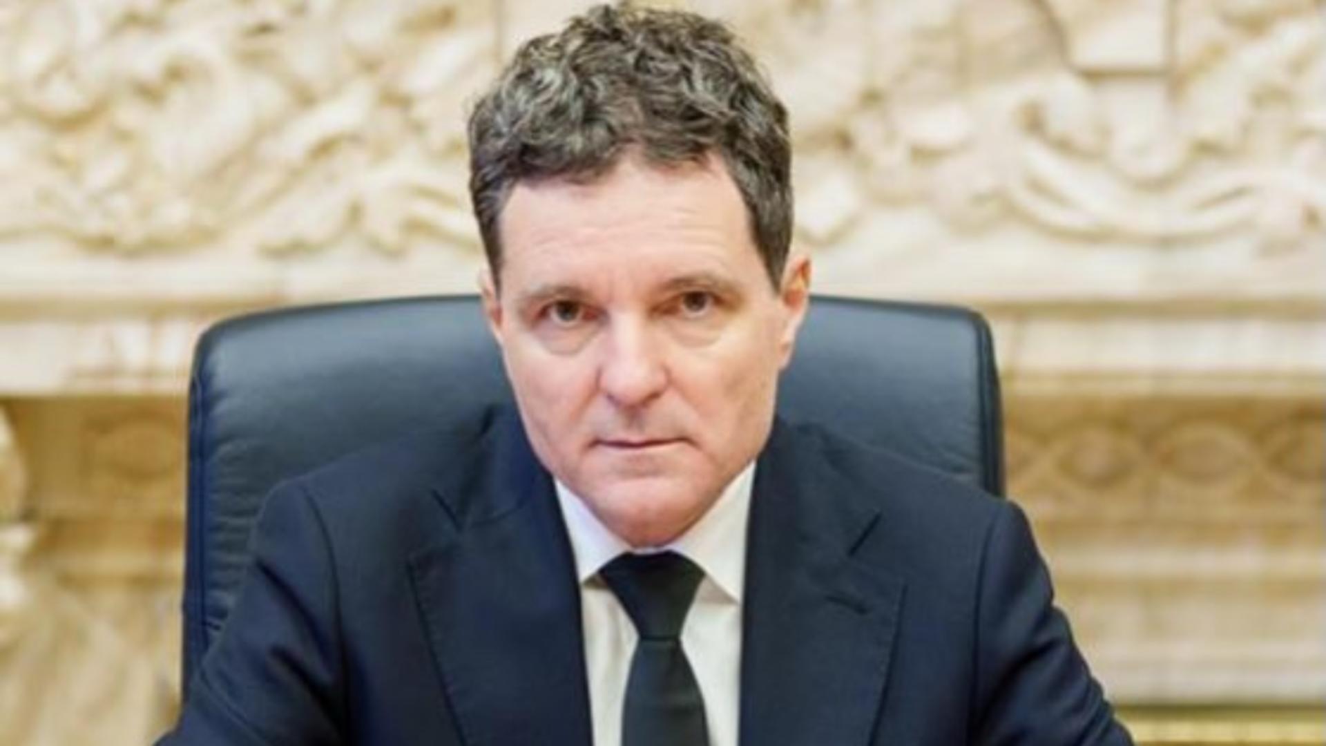 Nicisor Dan isi exprima regretul pentru romanul ars