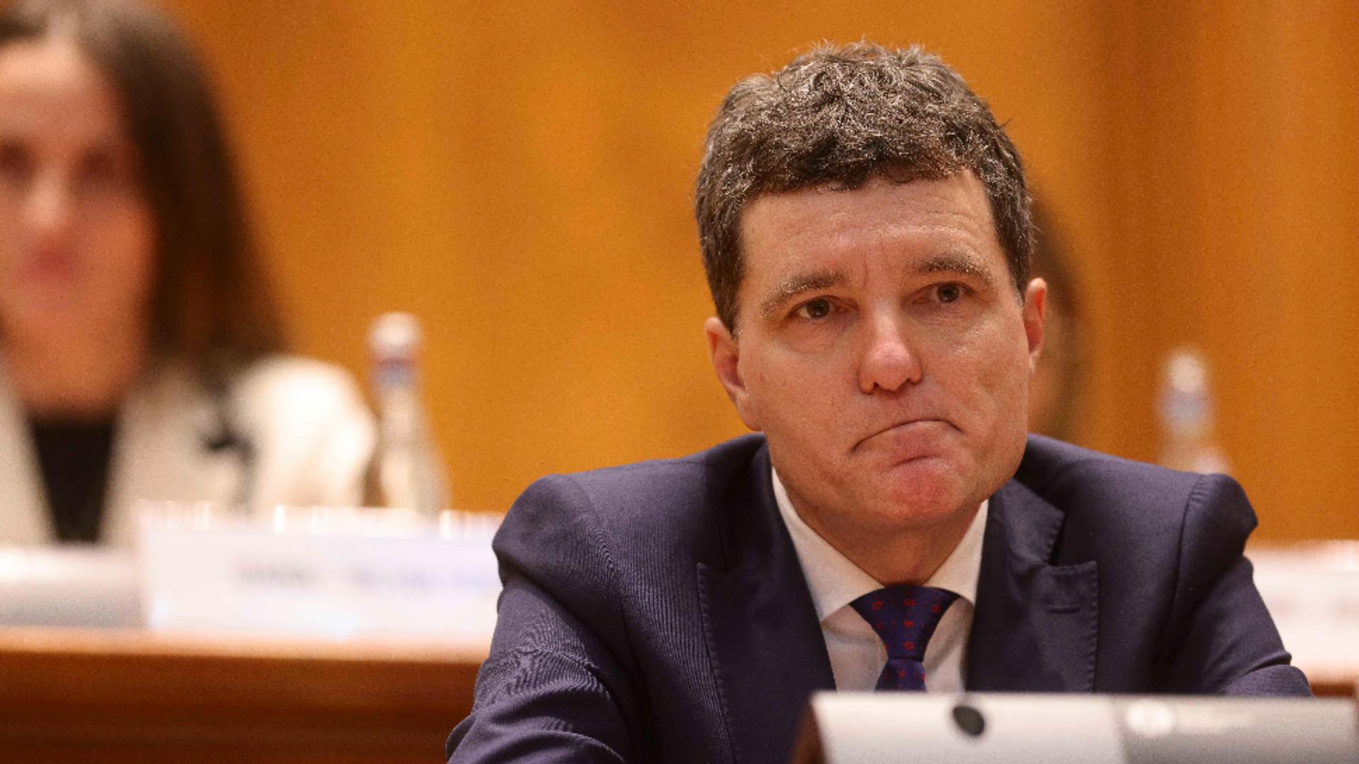 Nicuser Dan pleaca in Franta in timpul blocajului