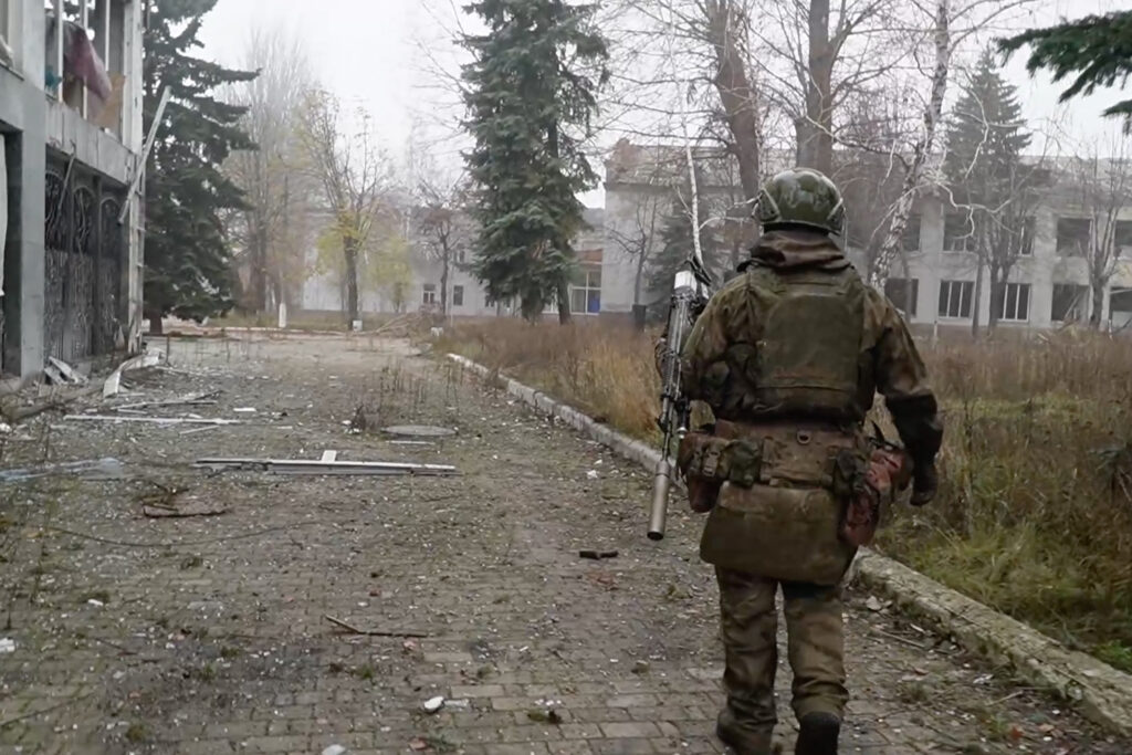 Rusia isi intensifica atacurile asupra Pokrovsk in regiunea Donek avertizeaza comandantul fortelor armate