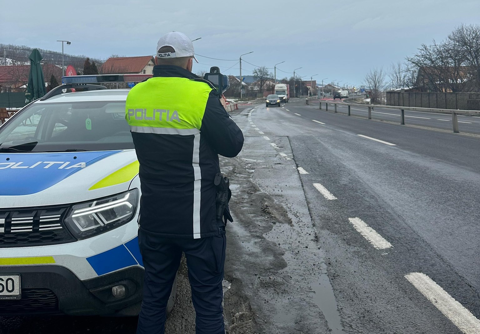 Vitezomanii din Cluj monitorizati de politie IPJ Cluj desfasoara controale periodice pentru a combate viteza Ajunceti in siguranta nu mai repede