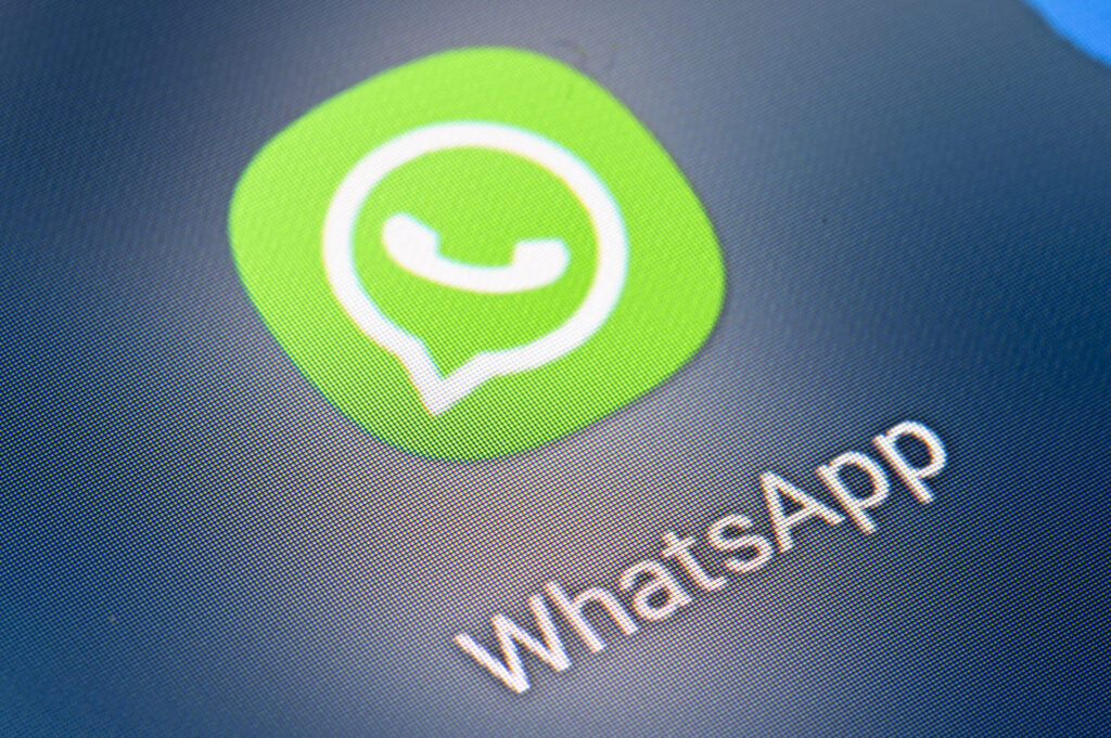 val de fraude pe whatsapp dnsc mesaje false de la firme de curierat pot compromite contul