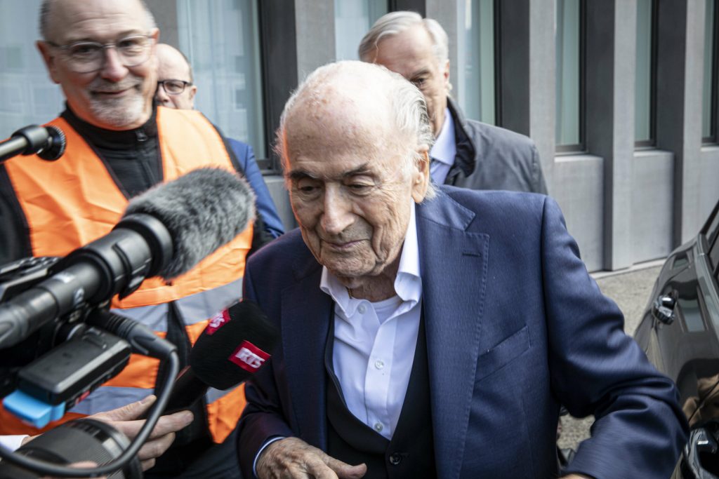 Blatter il critica pe Infantino si sustine ca FIFA este o dictatura