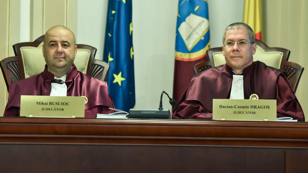 Curtea de Apel Bucuresti va hotar astzi dac va suspenda mandatele judectorilor constitutionali Dragos