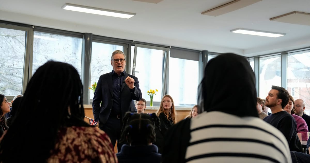 Keir Starmer declareaza ca Regatul Unite trebuie sa fie mai activ in gestiunea derularii infinite pe retelele sociale