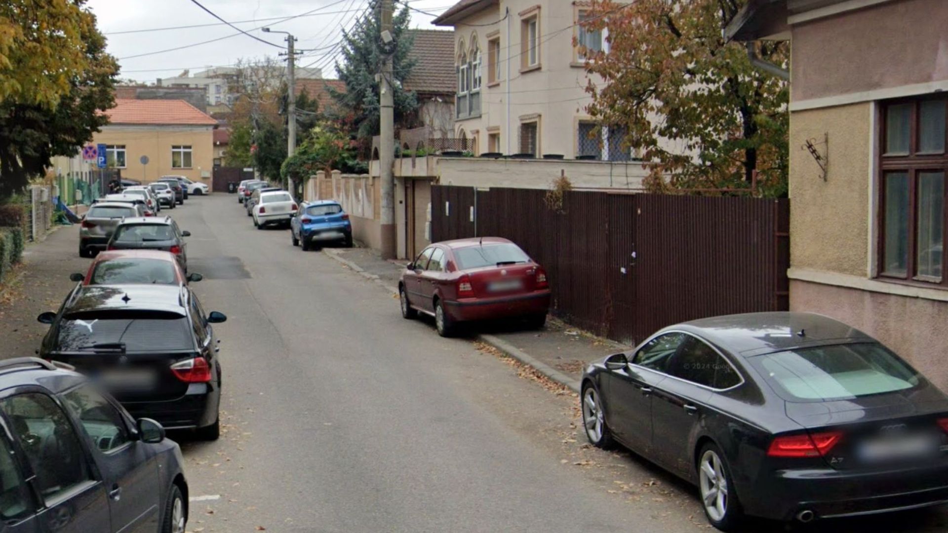 O strada cu sens unic din Cluj Napoca este complet ignorada de soferi Dimineata conducatorii auto intra pe sens interzis fara sa le pese de ceilalti
