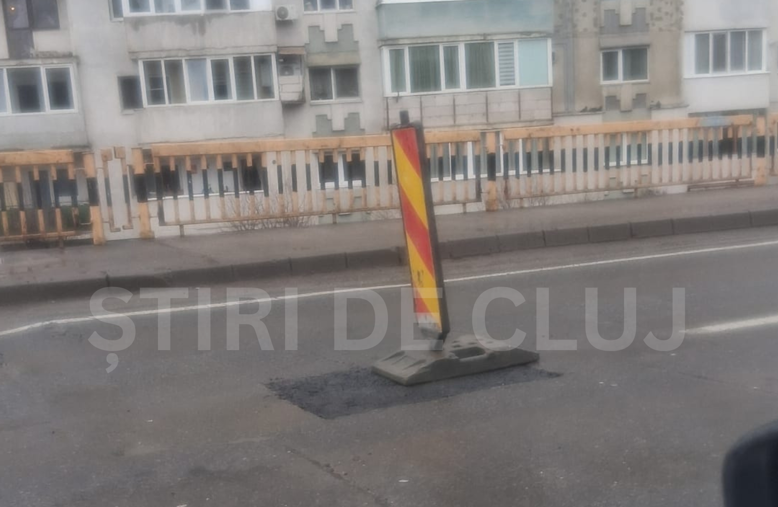 Primaria Cluj Napoca ia masuri dupa haosul de pe podul de peste Somes Groapa care a stricat 5 masini a fost umpluta