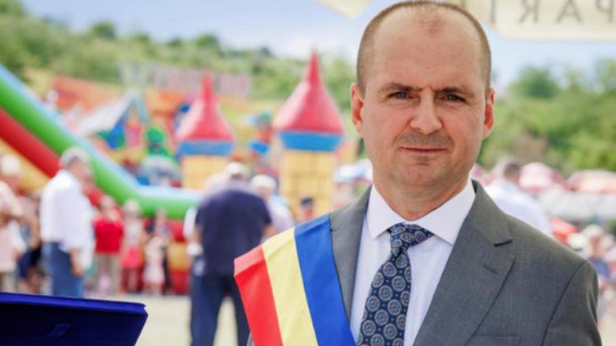 Primarul comunei cu conturile suspendate unde cetatenii nu mai achita impozitele crescute Ce ar trebui sa facem noi