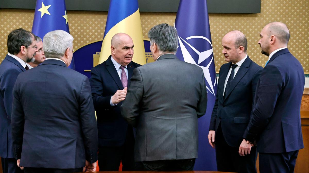 Revolta impotriva lui Bolojan Peste 1300 de primarii demareaza astazi o greva de avertisment
