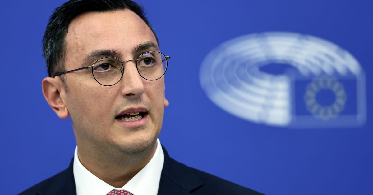Seful sportului din UE condamna solicitarea sefului fotbalului de a elimina interdictia impusa Rusiei