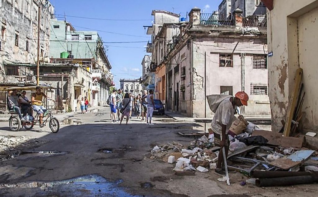 A opt a zi de proteste violente in Cuba dupa intreruperile masive de curent Protestatarii au atacat sediul Partidului Comunist
