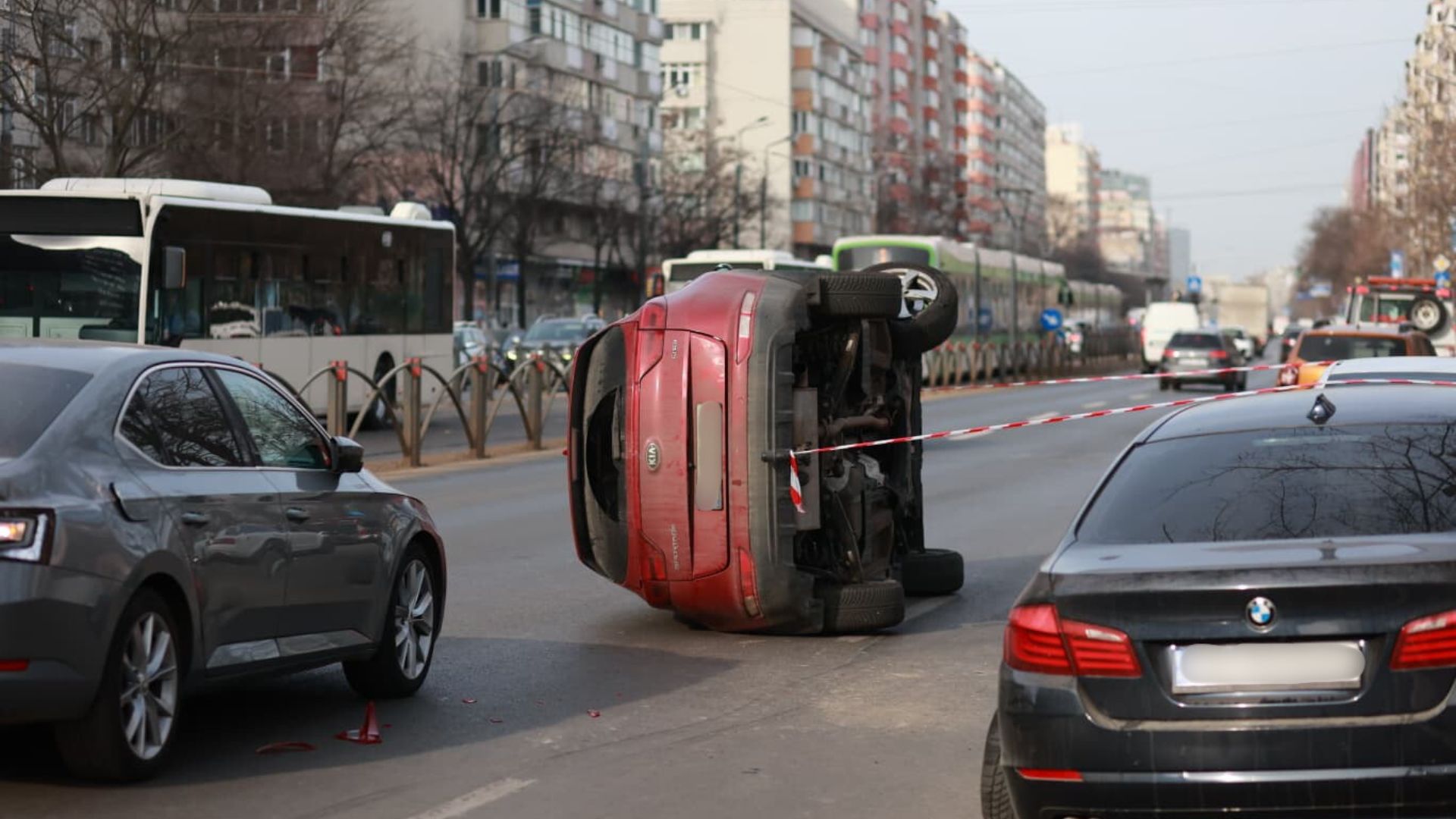 Accident grav langa Spitalul Colentina Sase masini implicate una s a rasturnat