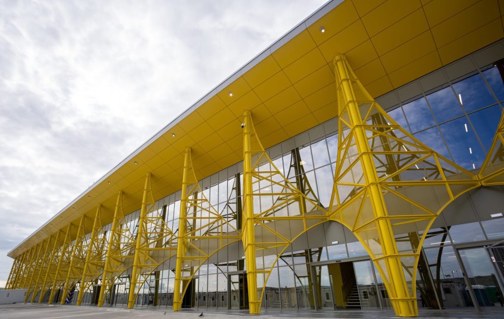 Aeroportul Cluj a atins un record istoric Peste 35 milioane de pasageri si locul 2 in Romania Ce destinatii sunt cele mai populare printre clujeni
