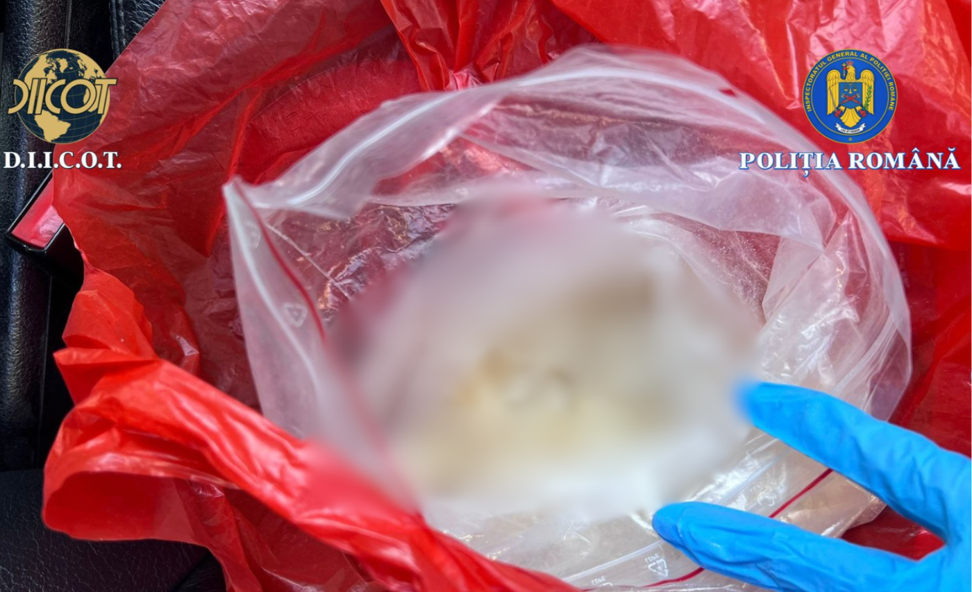 Au fost suprinsi in Cluj Napoca vanzand cristal cu kilogramul pentru sume de zeci de mii de lei Recidivistul de 34 de ani credea ca va scapa insa DIICOT il supravgea