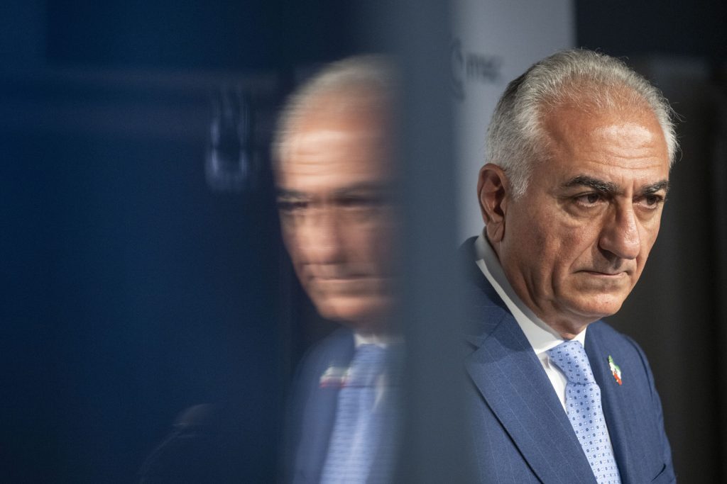 Avertismentul prinului motenitor al Iranului Nu ncheiai acorduri cu liderii actuali ai rii Ei sunt agenti ai haosului