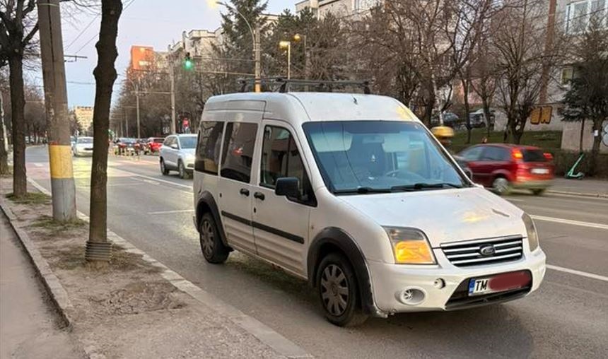 Banda de troleibuze de pe Bdul Nicolae Titulescu din Cluj Napoca blocata de un barbat din Timis oara Martorii dupa 3 ore inca mai era acolo