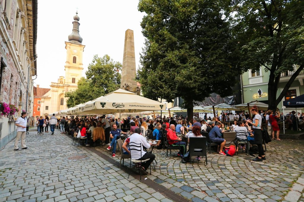 Cat cost s nchirieri o teras n Piaa Muzeului din Cluj Napoca Chiriile pornesc de la 300 de lei dar pot ajunge la sume semnificative