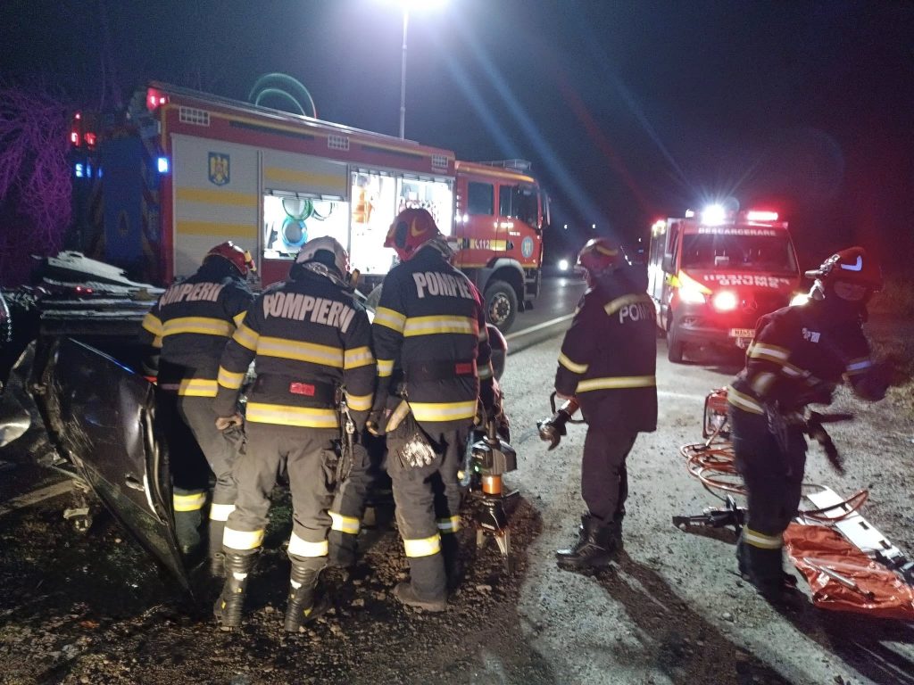 Cluj Oradea cel mai periculos drum din tara Accident cu doi soferi incarcerati la doar 20 km de locul unde ieri a murit o femeie VIDEO