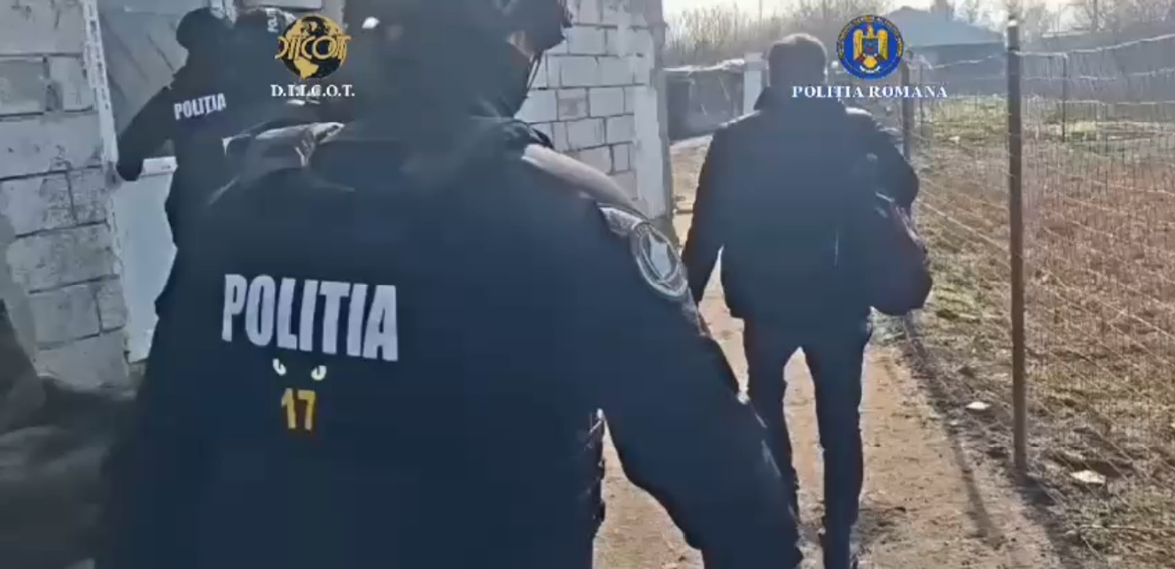 Doi adolescenti de 16 ani cercetati pentru ca au fortat o fata de 13 ani sa se prostitueze