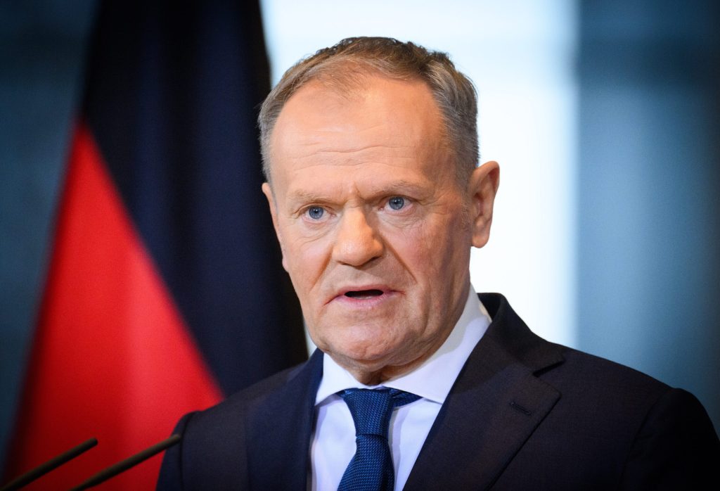 Donald Tusk face presiuni asupra Uniunii Europene pentru a continua acordarea certificatelor gratuite de emisii de carbon