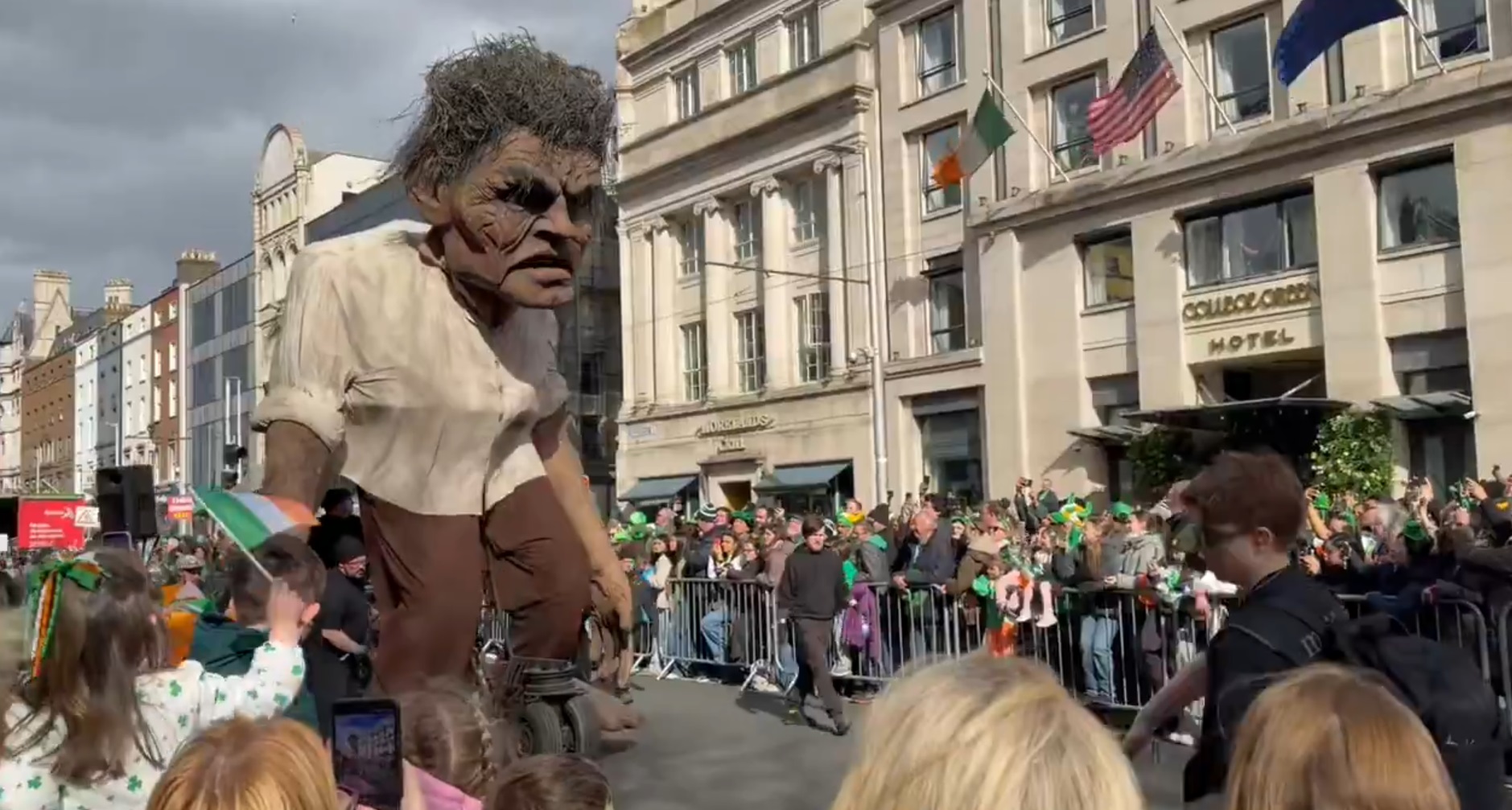 Dublin sarbatoare de Ziua lui Patrick peste 500000 de participanti la parada condusa de actorul Paul Mescal