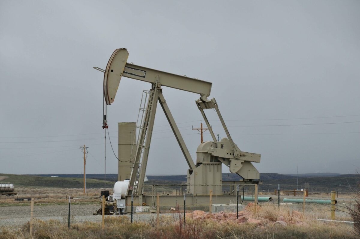 Efectele conflictului din Orientul Mijlociu Piata petrolului se pregateste pentru un baril la 100 de dolari